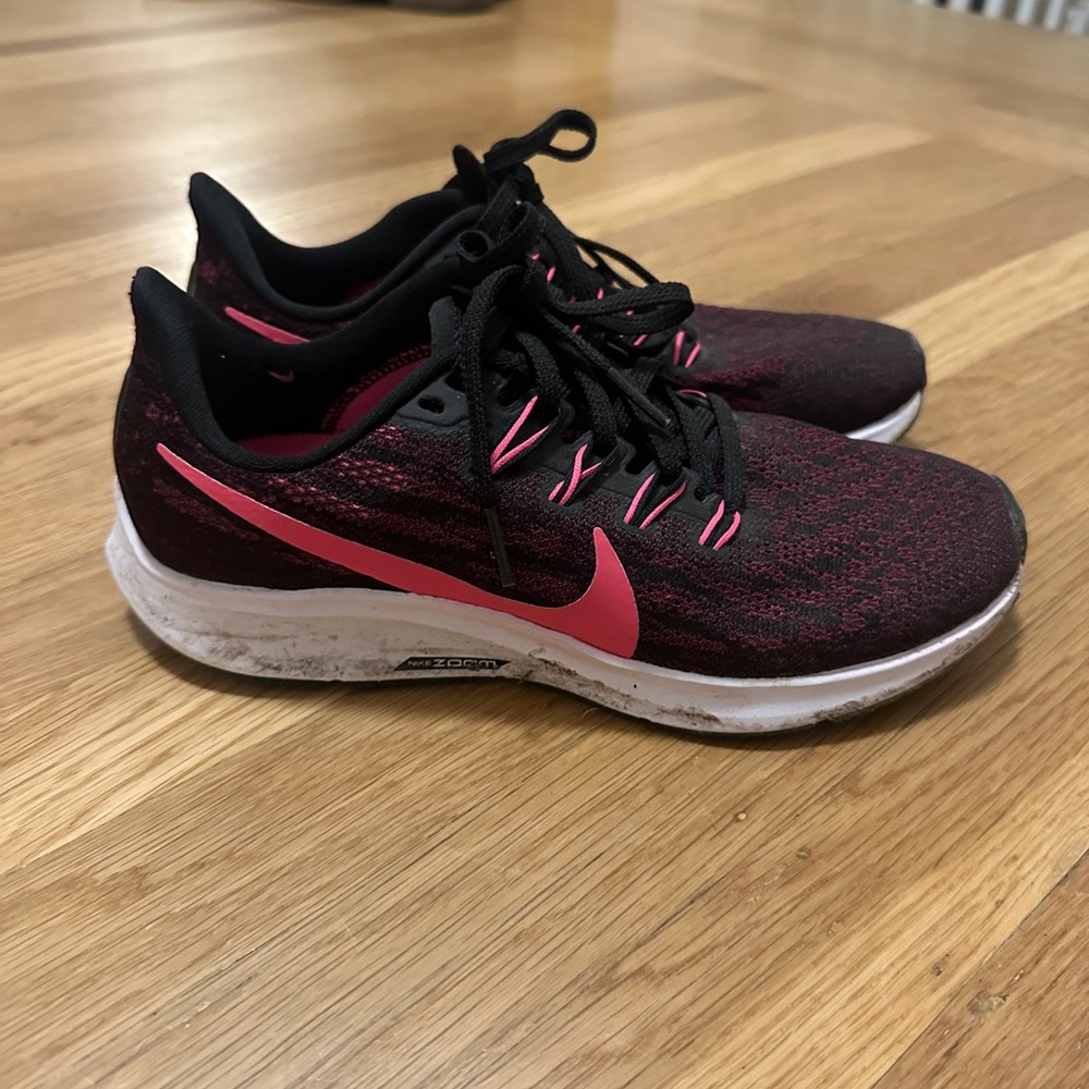 Nike Women's Maroon and Pink Running Sneakers